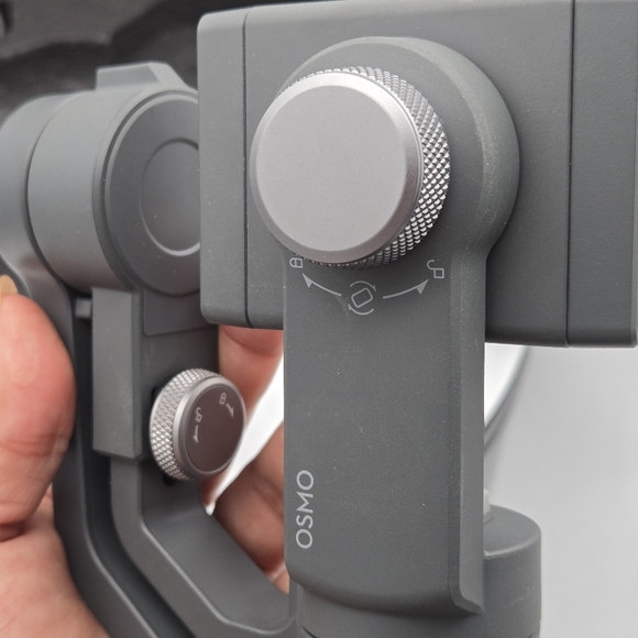 DJI Osmo Mobile 2 3-Axis Handheld Gimbal Stabilizer - Picture 9 of 17